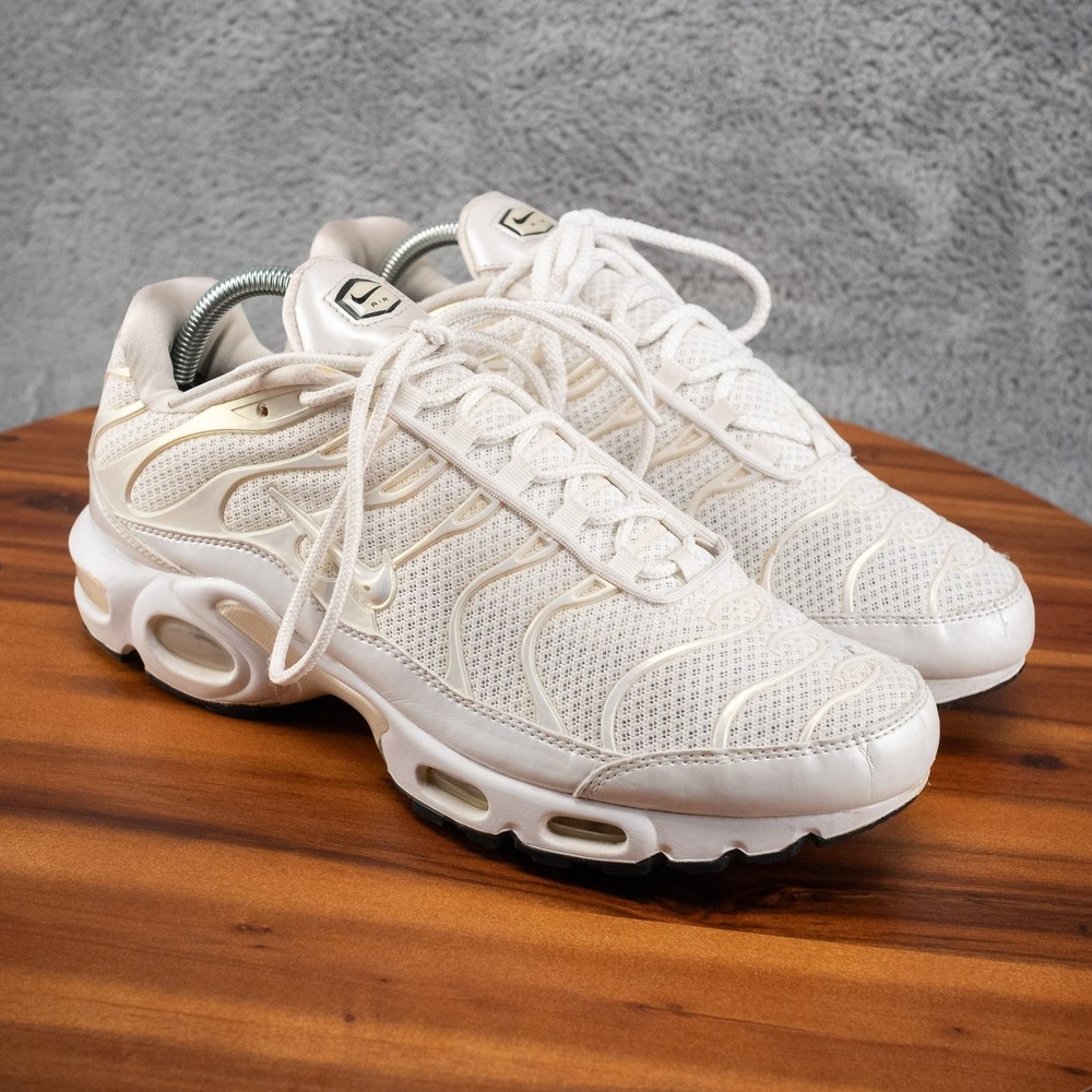 Nike Air Max Plus TN Shoes Womens Size 11 White Gold Mesh Sneakers 848891-100